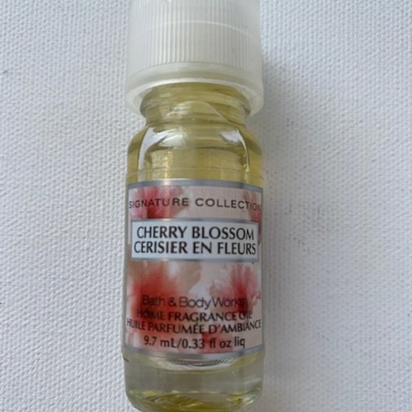 Bath & Body Works Cherry Blossom Home Oil - Picture 2 of 2